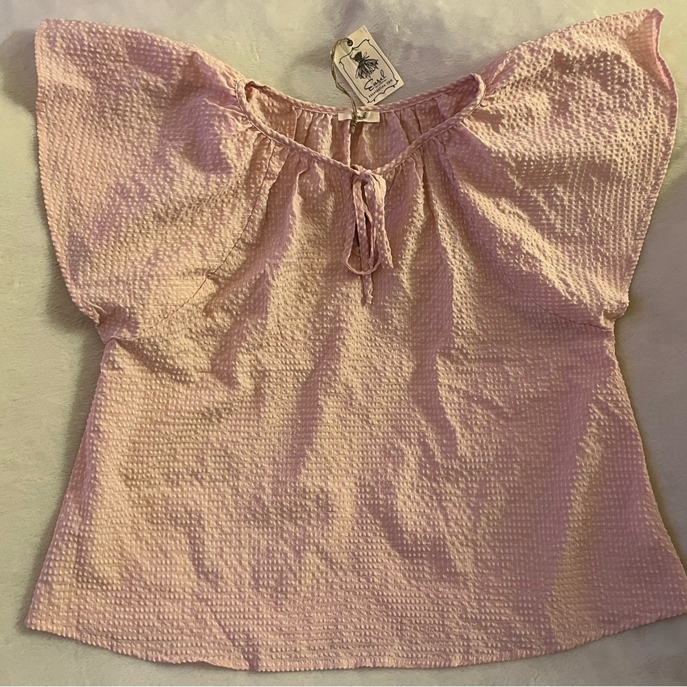 NEW! Easel lightweight flutter sleeve in Pink & White Sz. L